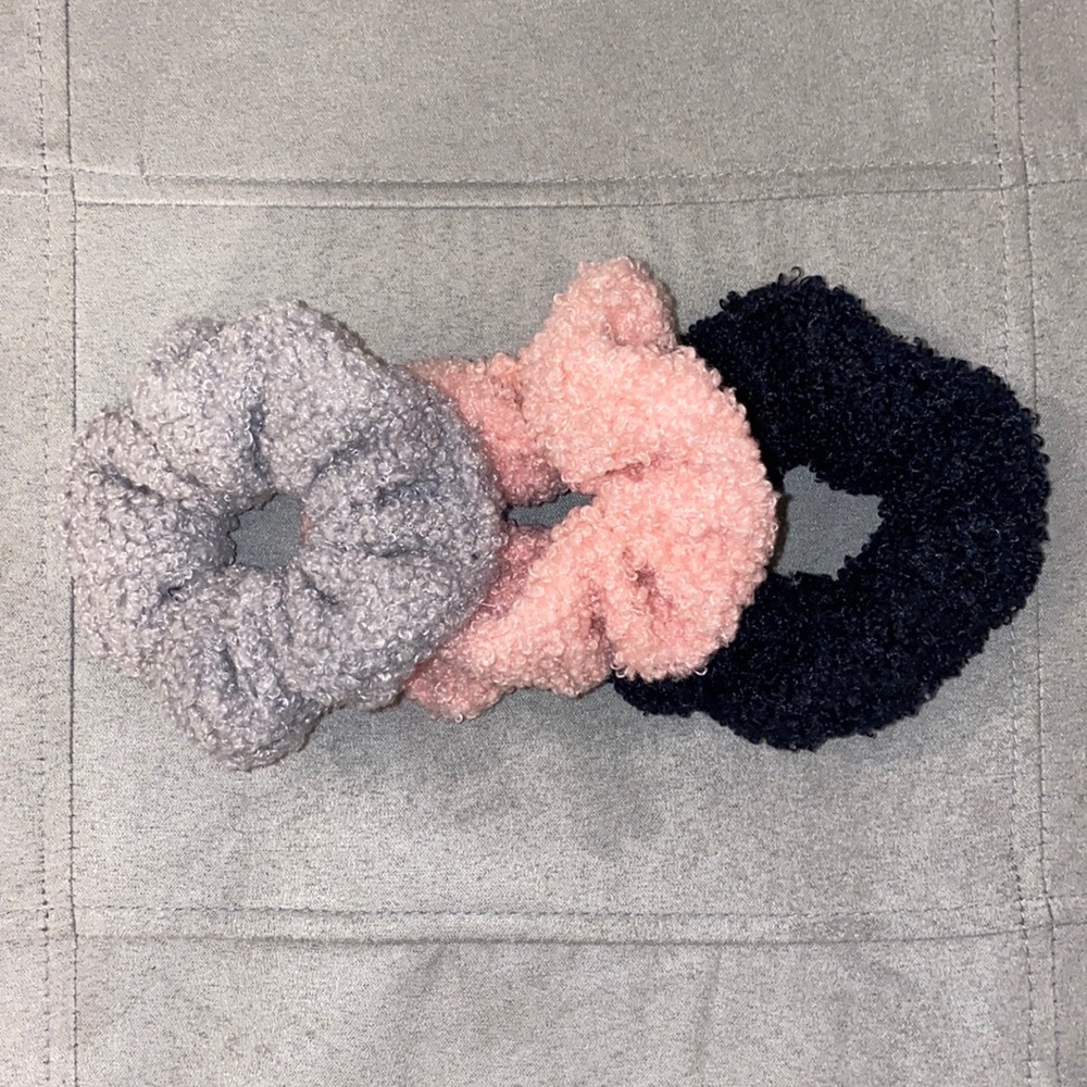 Fuzzy scrunchies 3-pack